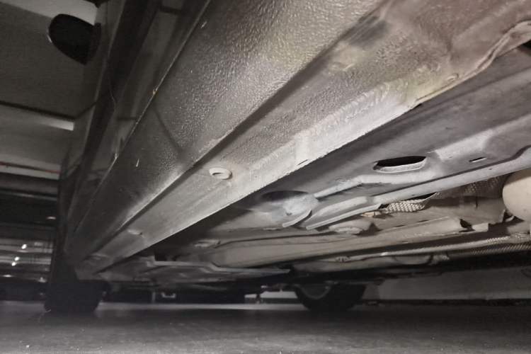 Used Ford Mondeo 2011 2.0L GTDi 200 Fashion Edition Chassis Rear Left