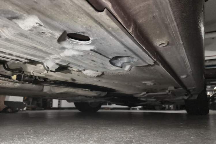 Used Ford Mondeo 2011 2.0L GTDi 200 Fashion Edition Chassis Rear Right