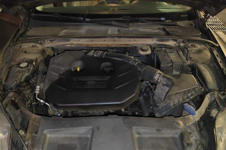 Used Ford Mondeo 2011 2.0L GTDi 200 Luxury Edition Engine Bay