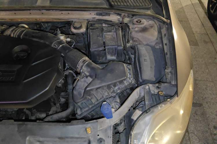 Used Ford Mondeo 2011 2.0L GTDi 200 Luxury Edition Engine Bay Left