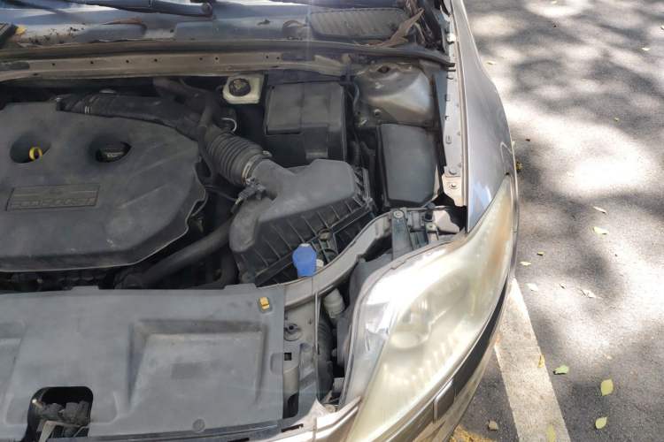 Used Ford Mondeo 2011 2.0L GTDi240 Luxury Sport Navigation Edition Engine Bay Left