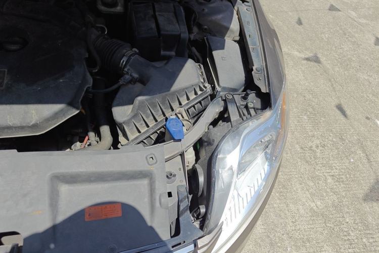 Used Ford Mondeo 2011 2.0L GTDi 200 Fashion Edition Engine Bay Left