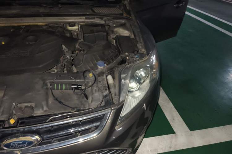 Used Ford Mondeo 2011 2.0L GTDi 200 Luxury Edition Engine Bay Left