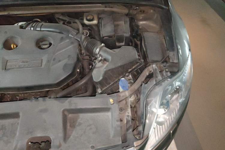 Used Ford Mondeo 2011 2.0L GTDi240 Ultimate Edition Engine Bay Left