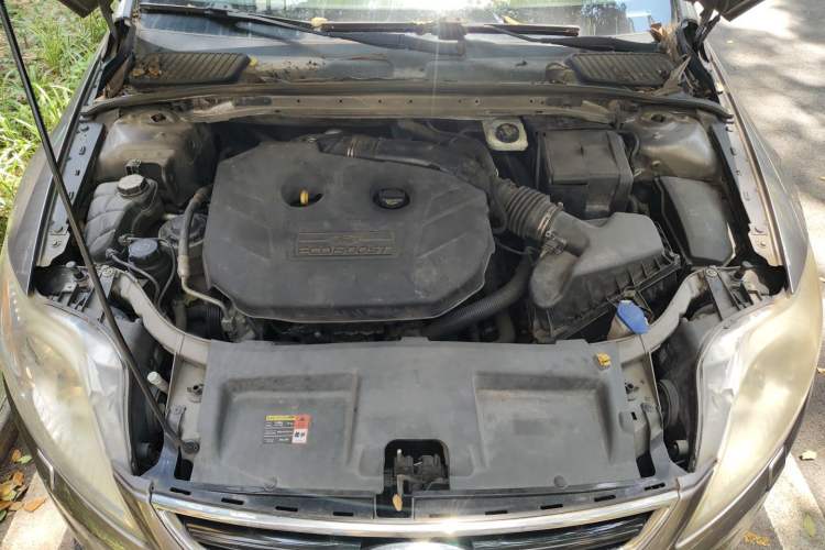 Used Ford Mondeo 2011 2.0L GTDi240 Luxury Sport Navigation Edition Engine Bay