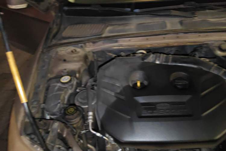 Used Ford Mondeo 2011 2.0L GTDi 200 Luxury Edition Engine Bay Right