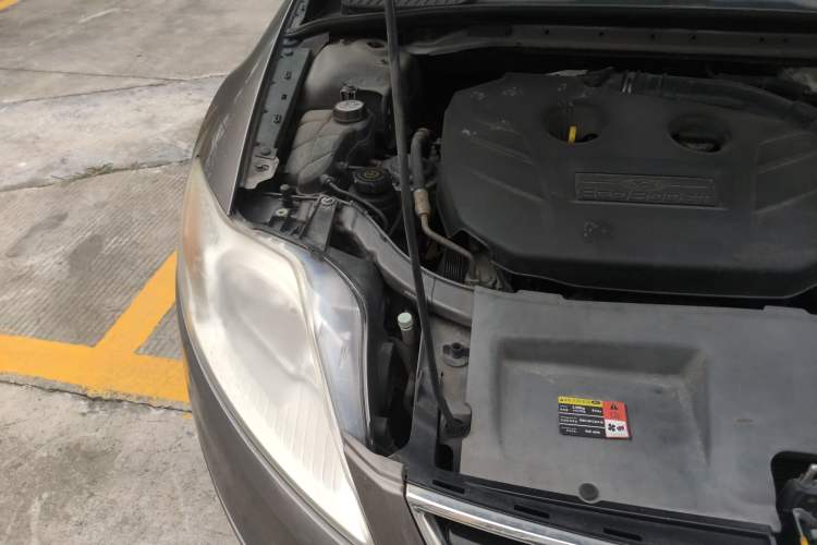 Used Ford Mondeo 2011 2.0L GTDi 200 Fashion Edition Engine Bay Right