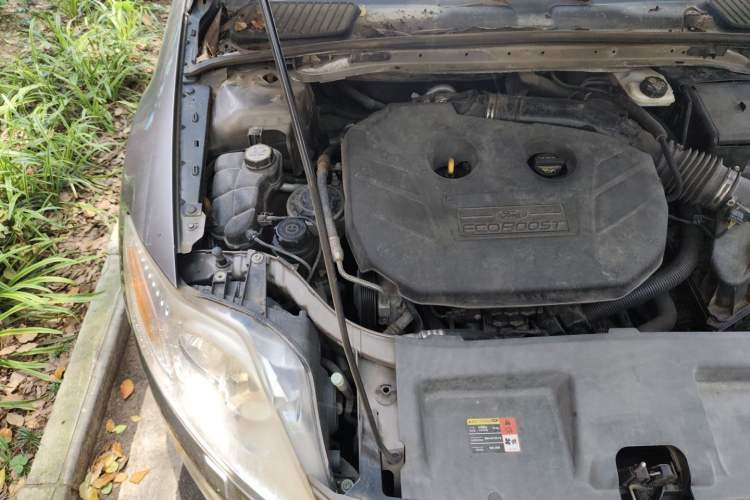 Used Ford Mondeo 2011 2.0L GTDi240 Luxury Sport Navigation Edition Engine Bay Right