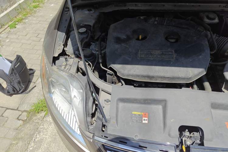 Used Ford Mondeo 2011 2.0L GTDi 200 Fashion Edition Engine Bay Right