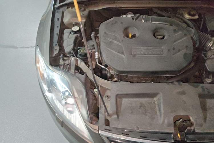 Used Ford Mondeo 2011 2.0L GTDi240 Ultimate Edition Engine Bay Right