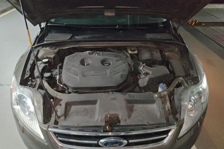 Used Ford Mondeo 2011 2.0L GTDi240 Ultimate Edition Engine Bay
