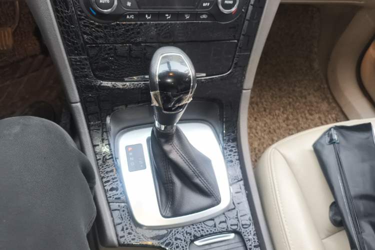 Used Ford Mondeo 2011 2.0L GTDi 200 Fashion Edition Gear Lever