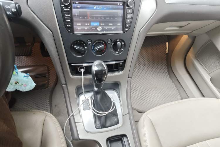Used Ford Mondeo 2011 2.3L Fashion Edition Gear Lever