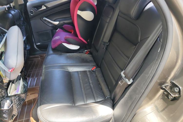 Used Ford Mondeo 2011 2.0L GTDi240 Luxury Sport Navigation Edition Left Rear Seat