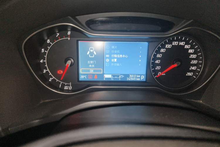 Used Ford Mondeo 2011 2.0L GTDi 200 Fashion Edition Odometer Close Up