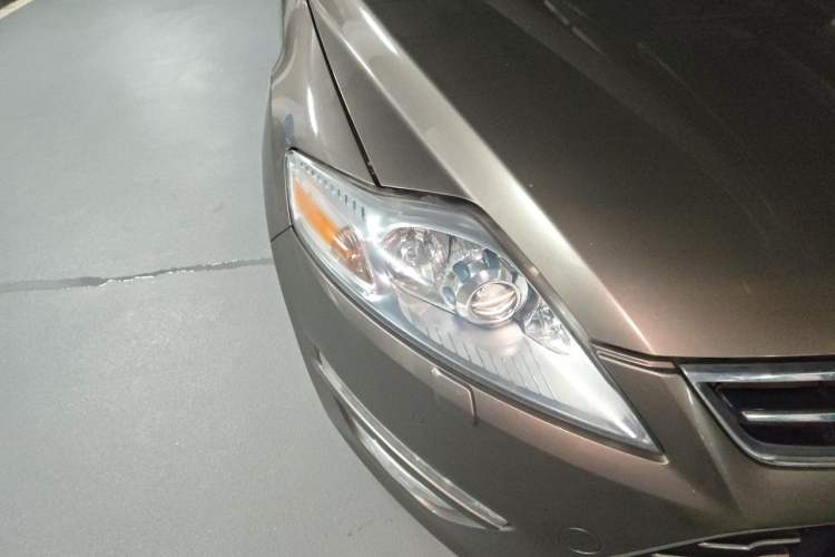 Used Ford Mondeo 2011 2.0L GTDi240 Ultimate Edition Right Front Headlight