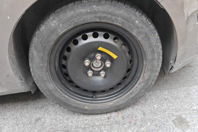 Used Ford Mondeo 2011 2.0L GTDi 200 Luxury Edition Right Front Wheel Hub