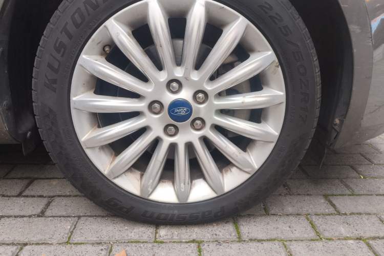 Used Ford Mondeo 2011 2.0L GTDi 200 Fashion Edition Right Front Wheel Hub
