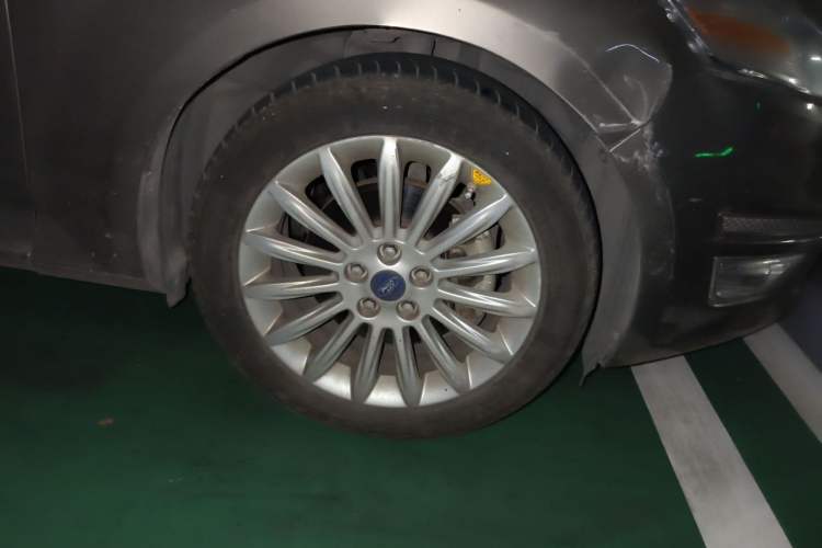 Used Ford Mondeo 2011 2.0L GTDi 200 Luxury Edition Right Front Wheel Hub