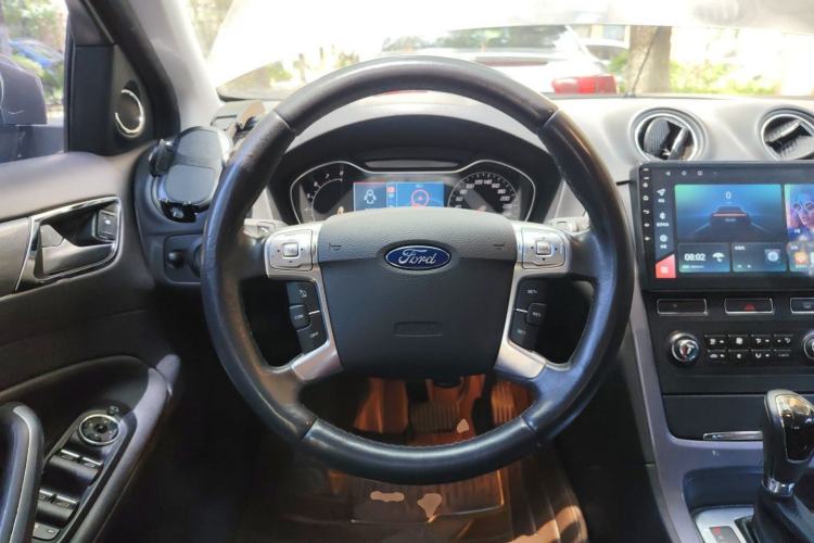 Used Ford Mondeo 2011 2.0L GTDi240 Luxury Sport Navigation Edition Steering Wheel