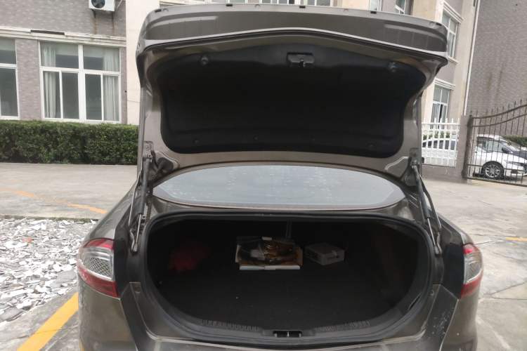 Used Ford Mondeo 2011 2.0L GTDi 200 Fashion Edition Trunk
