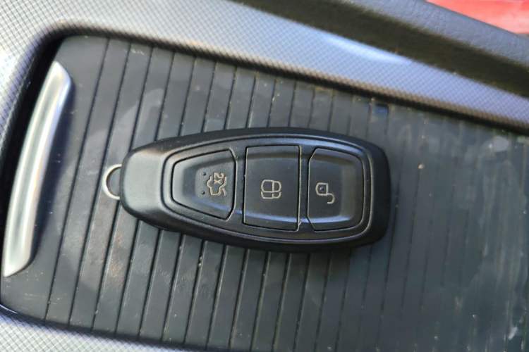 Used Ford Mondeo 2011 2.0L GTDi240 Luxury Sport Navigation Edition Vehicle Key