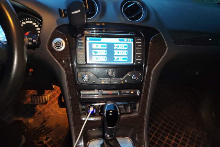Used Ford Mondeo 2011 2.0L GTDi 200 Luxury Edition Audio And AC Panel