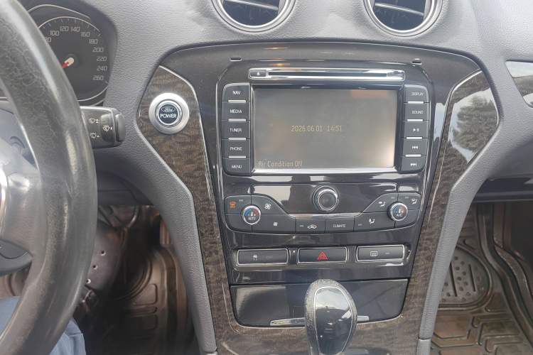 Used Ford Mondeo 2011 2.0L GTDi 200 Luxury Edition Audio And AC Panel
