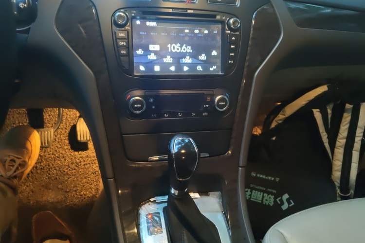 Used Ford Mondeo 2011 2.0L GTDi 200 Fashion Edition Audio And AC Panel