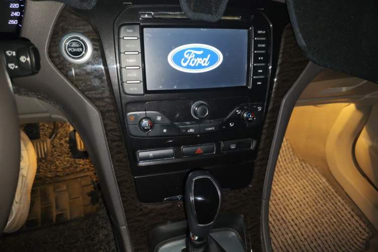 Used Ford Mondeo 2011 2.0L GTDi 200 Luxury Edition Audio And AC Panel