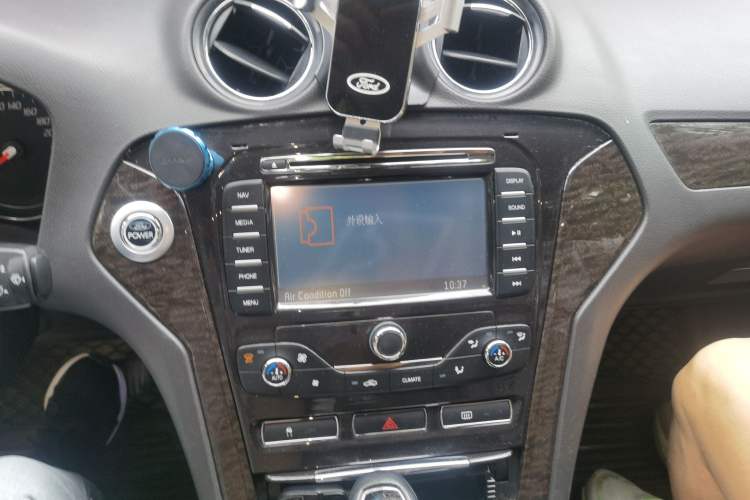 Used Ford Mondeo 2011 2.0L GTDi 200 Luxury Edition Audio And AC Panel