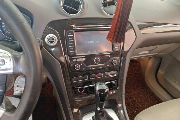 Used Ford Mondeo 2011 2.3L Luxury Model Audio And AC Panel