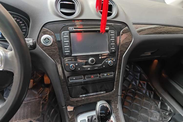 Used Ford Mondeo 2011 2.0L GTDi 200 Luxury Edition Audio And AC Panel