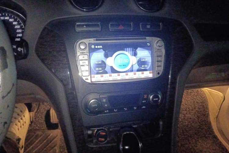 Used Ford Mondeo 2011 2.0L GTDi 200 Fashion Edition Audio And AC Panel