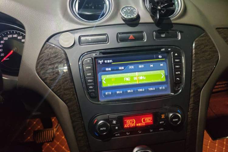 Used Ford Mondeo 2011 2.0L GTDi 200 Fashion Edition Audio And AC Panel