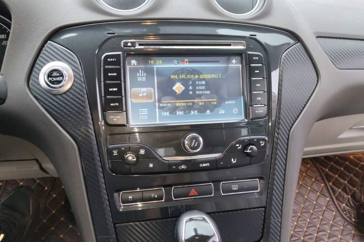Used Ford Mondeo 2011 2.0L GTDi240 Ultimate Edition Audio And AC Panel