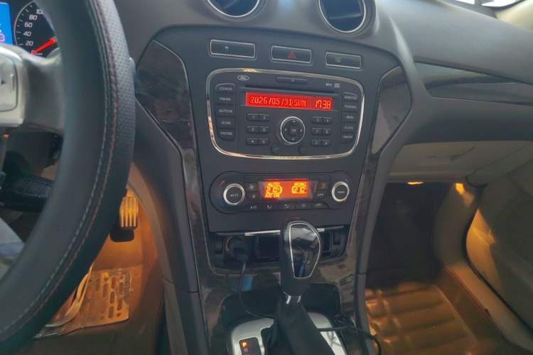 Used Ford Mondeo 2011 2.0L GTDi 200 Fashion Edition Audio And AC Panel