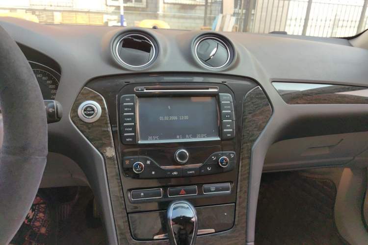Used Ford Mondeo 2011 2.0L GTDi 200 Luxury Edition Audio And AC Panel