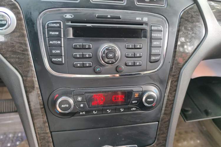 Used Ford Mondeo 2011 2.3L Luxury Model Audio And AC Panel