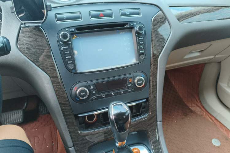 Used Ford Mondeo 2011 2.0L GTDi 200 Fashion Edition Audio And AC Panel