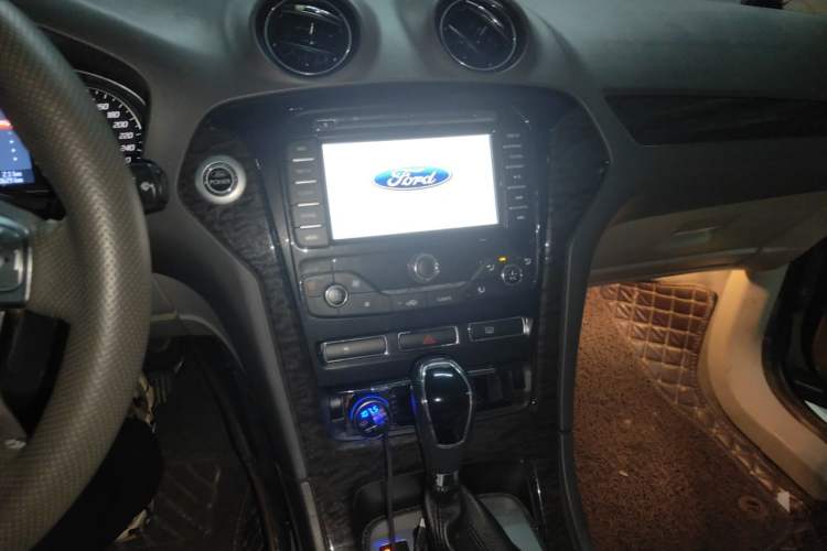 Used Ford Mondeo 2011 2.0L GTDi 200 Luxury Edition Audio And AC Panel