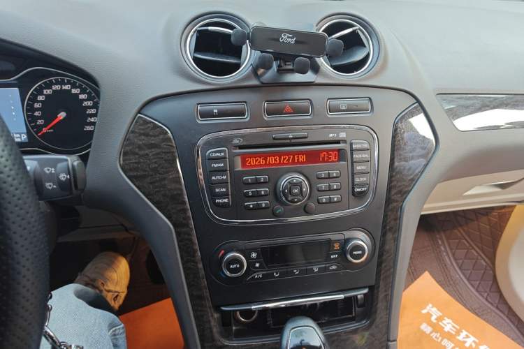 Used Ford Mondeo 2011 2.0L GTDi 200 Fashion Edition Audio And AC Panel