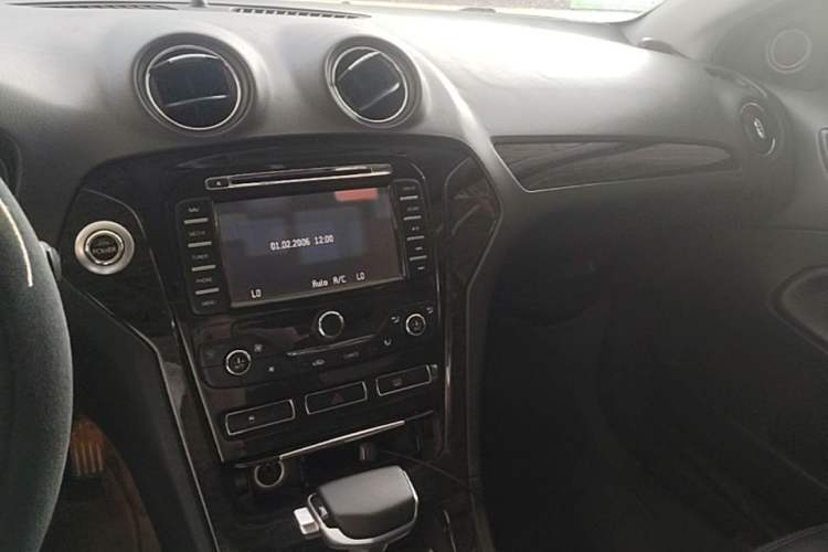 Used Ford Mondeo 2011 2.0L GTDi 200 Luxury Edition Audio And AC Panel