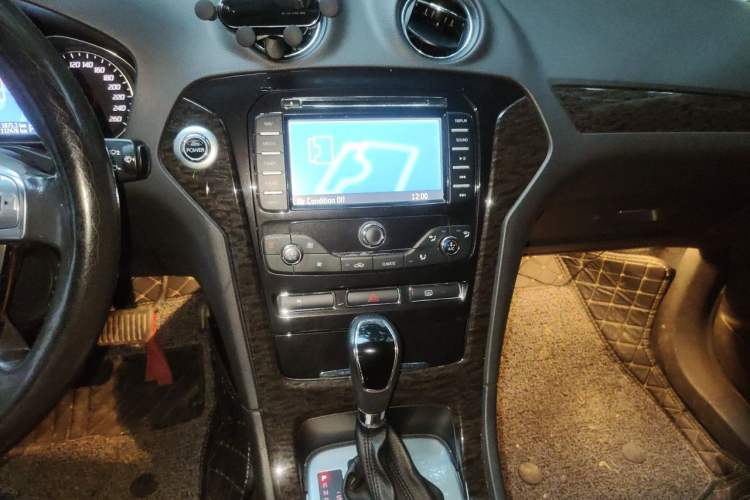 Used Ford Mondeo 2011 2.0L GTDi 200 Luxury Edition Audio And AC Panel