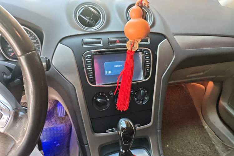 Used Ford Mondeo 2011 2.3L Fashion Edition Audio And AC Panel