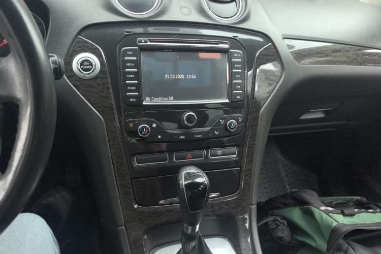Used Ford Mondeo 2011 2.3L Luxury Model Audio And AC Panel