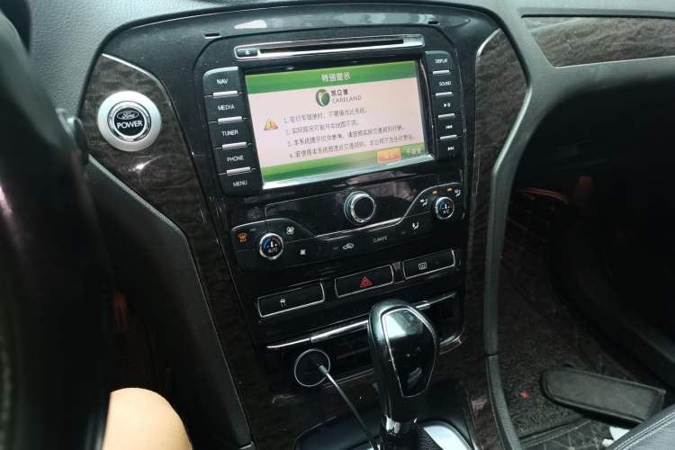 Used Ford Mondeo 2011 2.0L GTDi 200 Luxury Edition Audio And AC Panel