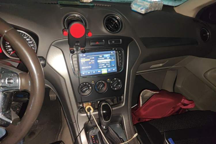 Used Ford Mondeo 2011 2.3L Fashion Edition Audio And AC Panel