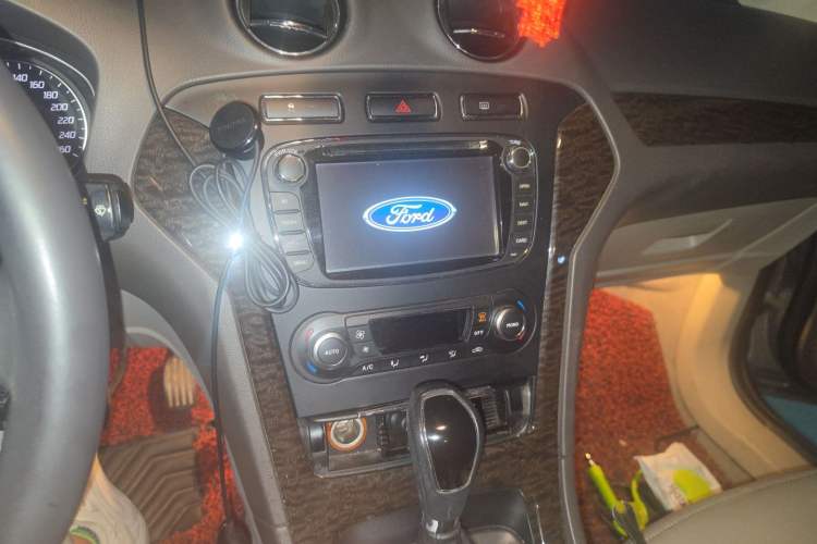 Used Ford Mondeo 2011 2.0L GTDi 200 Fashion Edition Audio And AC Panel