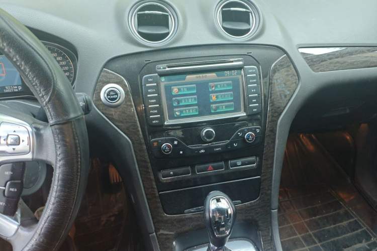 Used Ford Mondeo 2011 2.0L GTDi 200 Luxury Edition Audio And AC Panel